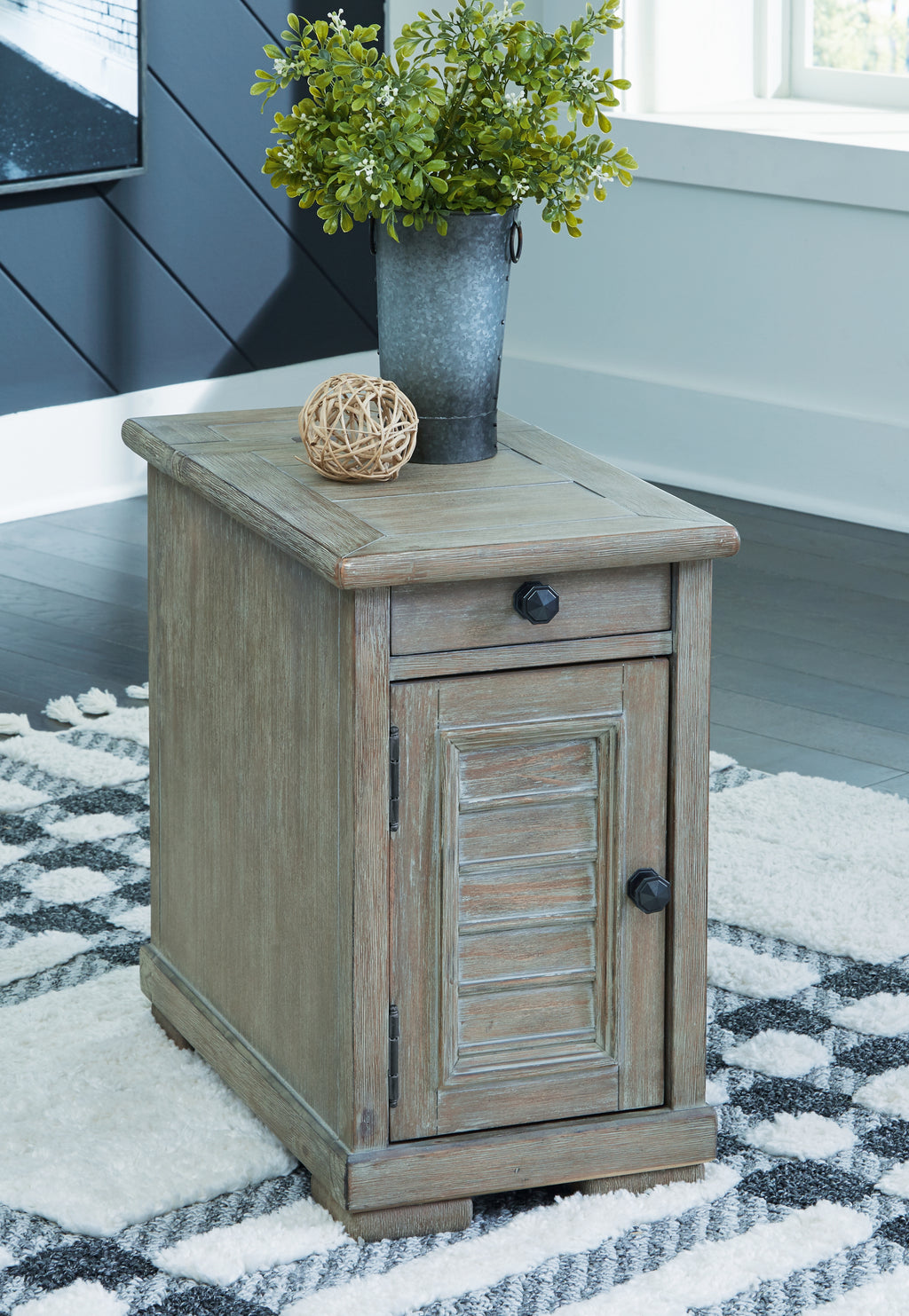 Wyndahl chairside end table hot sale